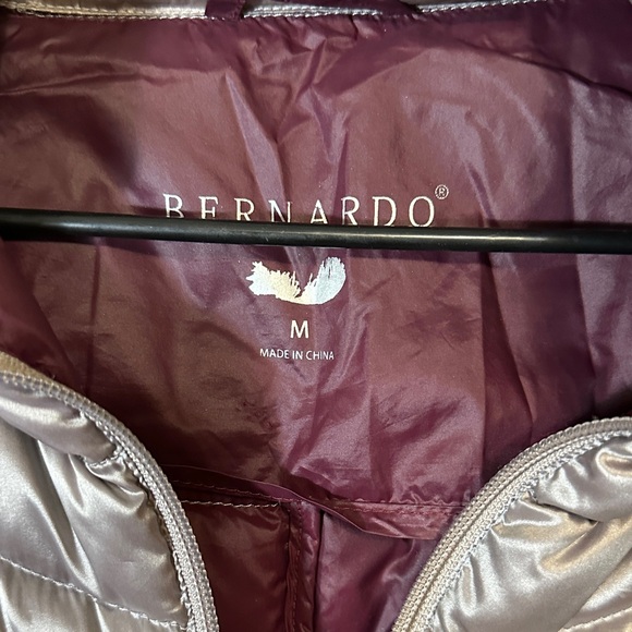Bernardo Women's Metallic Puffer Jacket downfilled winter jacket size medium - Picture 2 of 8